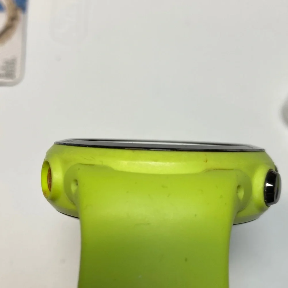 Suunto D4i slime green dive watch, PARTS OR RESTORE, buttons loose, new battery